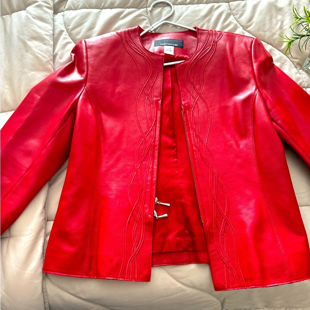 Beautiful and elegant leather jacket with a unique design. Intense red.